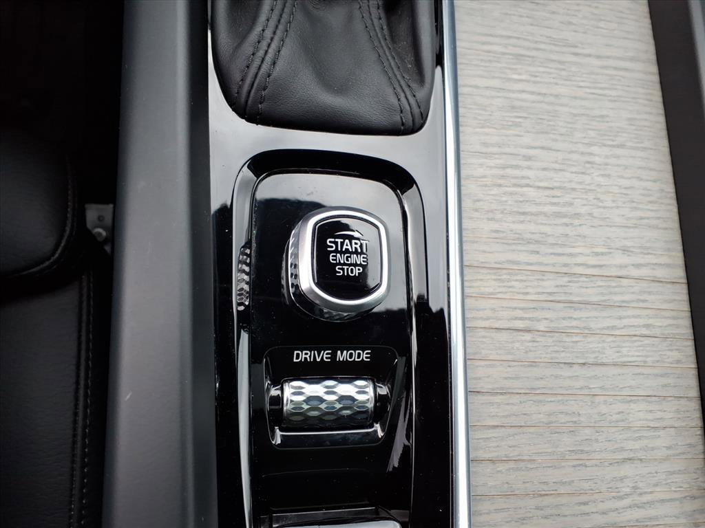 Used 2020 Volvo XC60 T5 Inscription w/ Protection Package image 26