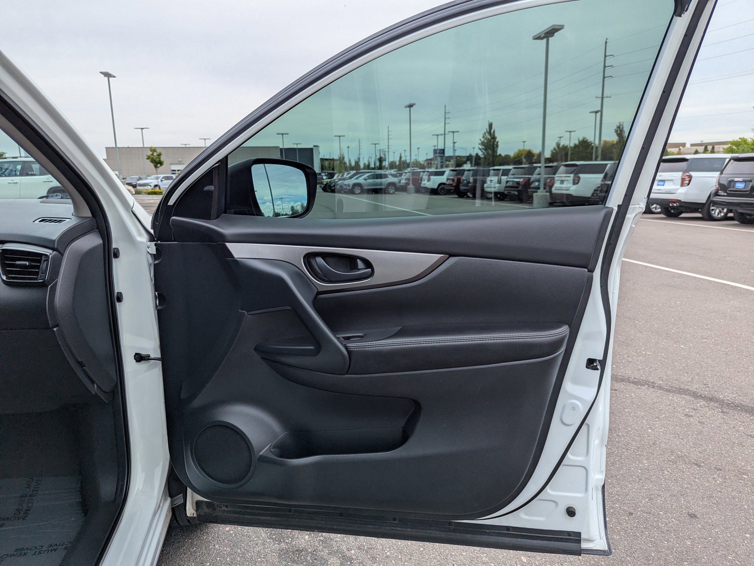 Used 2021 Nissan Rogue Sport S AWD/4WD image 37