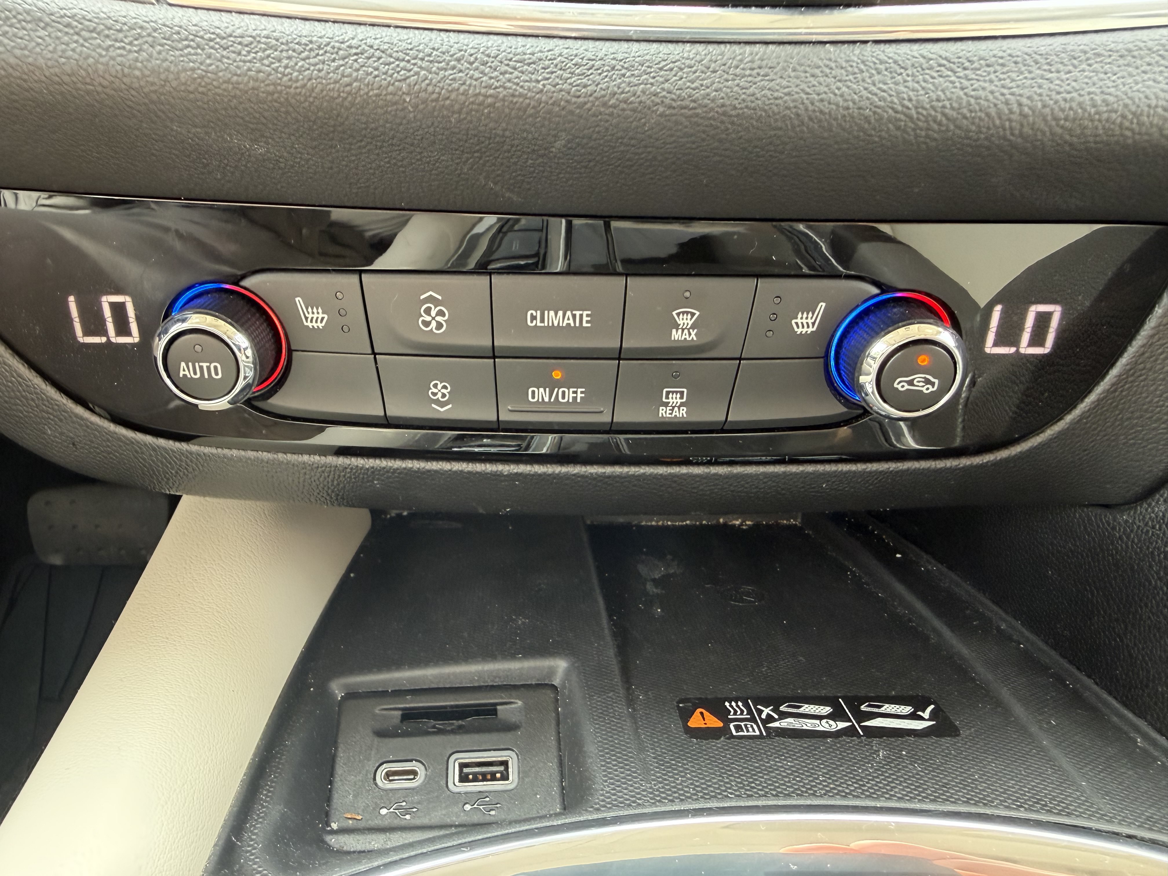 Used 2023 Buick Enclave Essence w/ Experience Buick Package FWD image 17