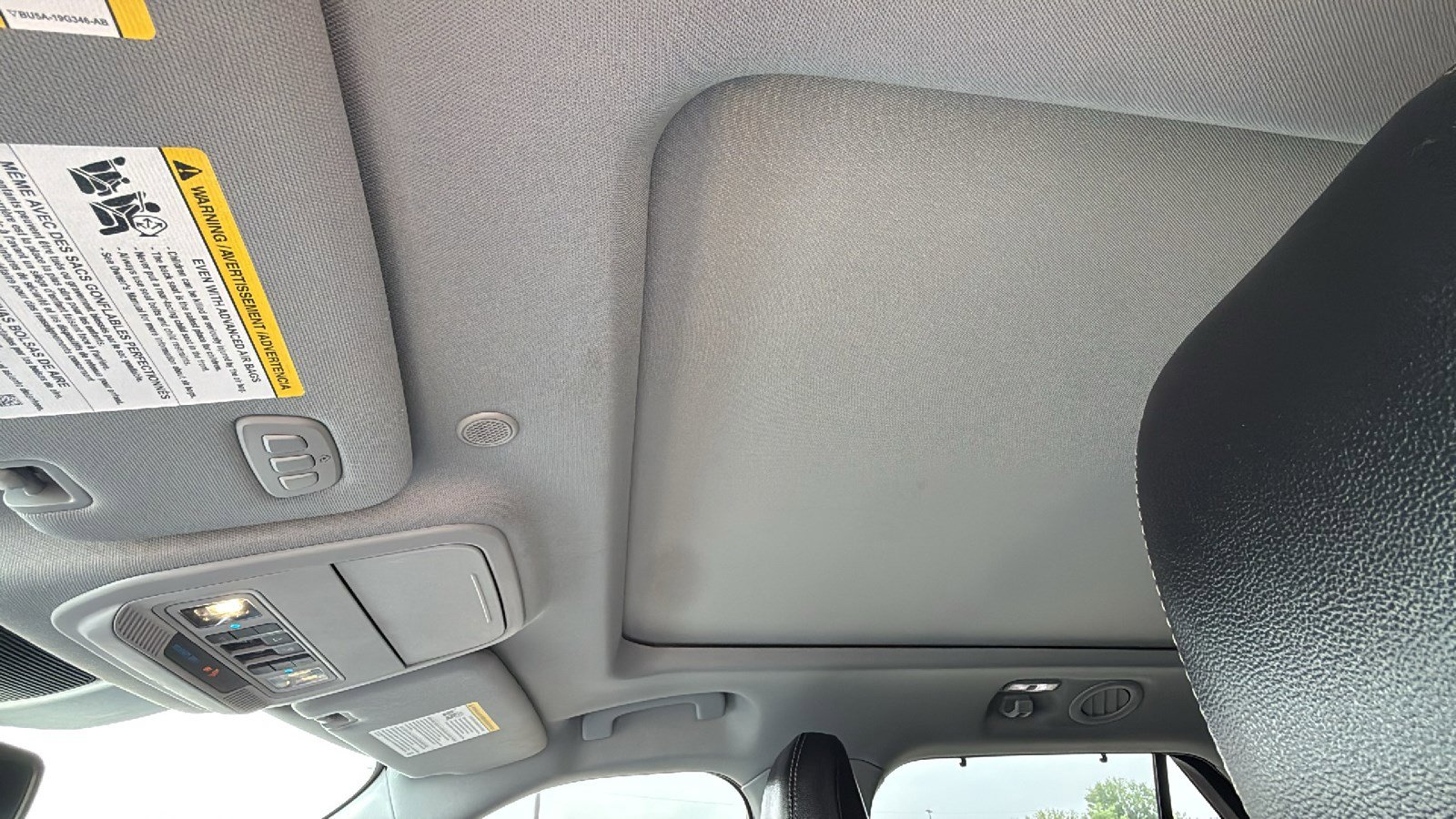 Used 2023 Ford Explorer Limited w/ Limited Technology Package RWD image 14