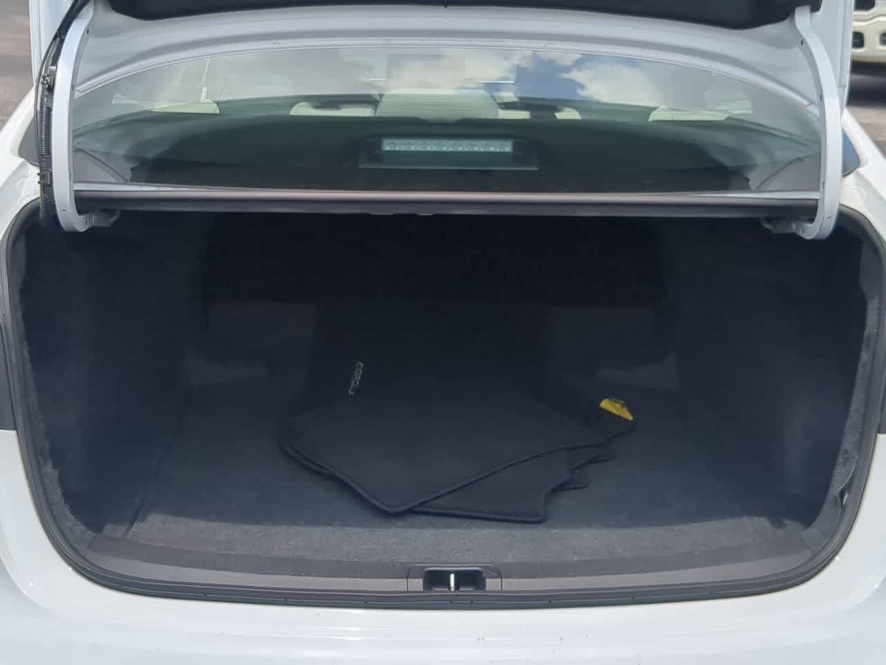 Used 2025 Toyota Corolla LE FWD image 33