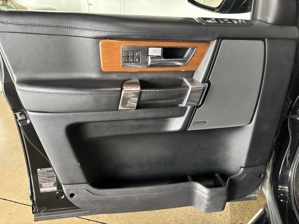 Used 2015 Land Rover LR4 HSE LUX image 9