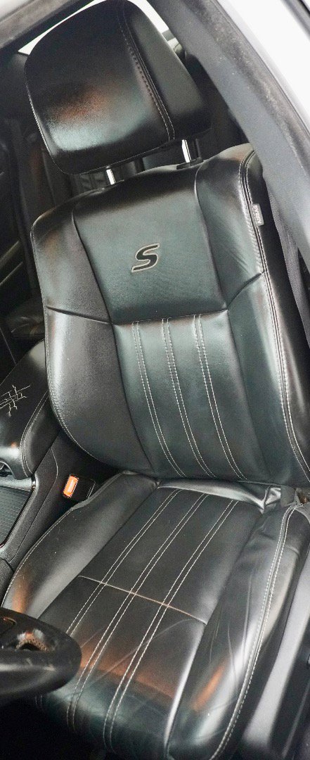 Used 2017 Chrysler 300 S image 4