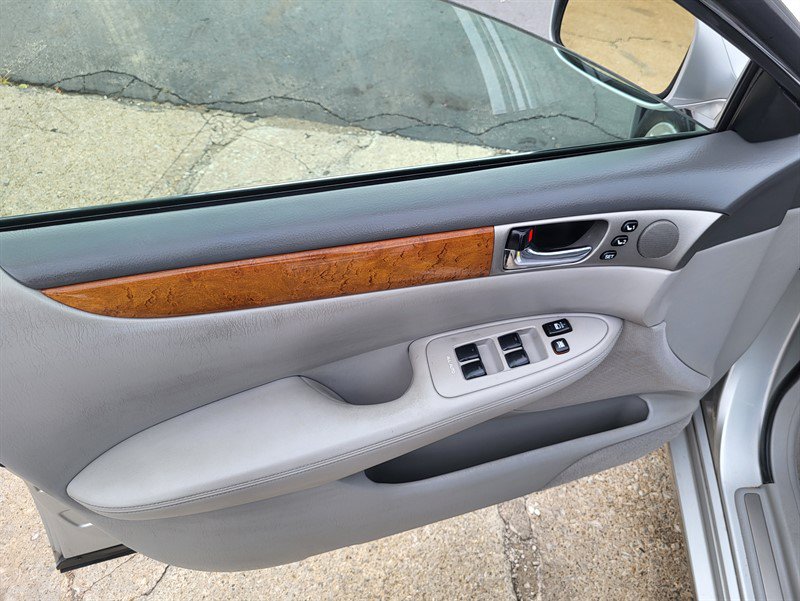 Used 2005 Lexus ES 330 FWD image 9