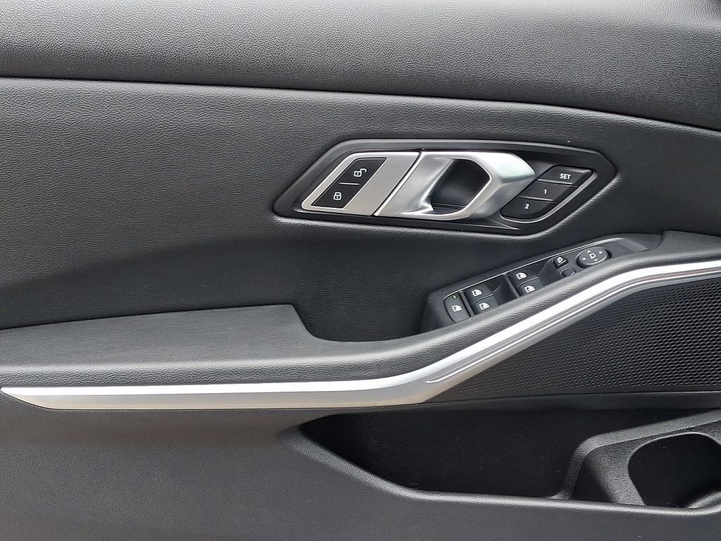 Used 2023 BMW 330i xDrive Sedan w/ M Sport Package AWD/4WD image 13