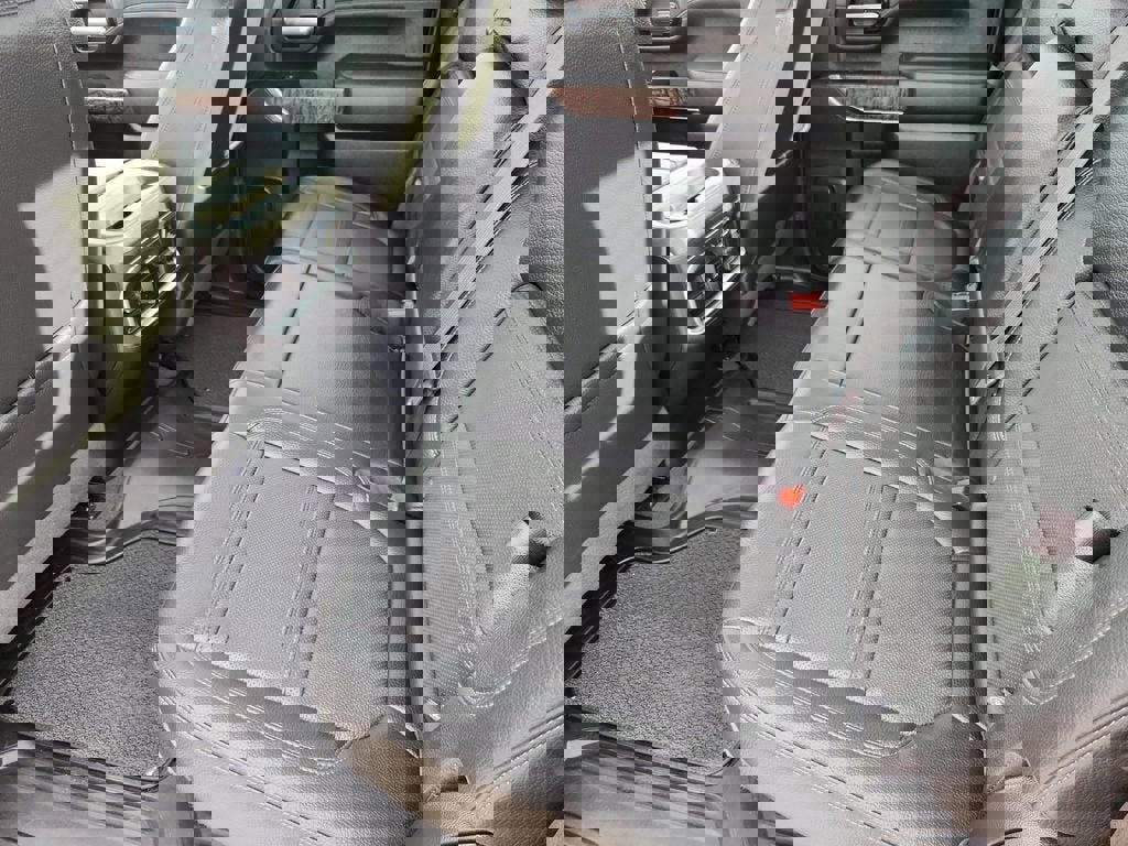 Used 2023 GMC Sierra 2500 Denali w/ Denali Black Diamond Edition image 13