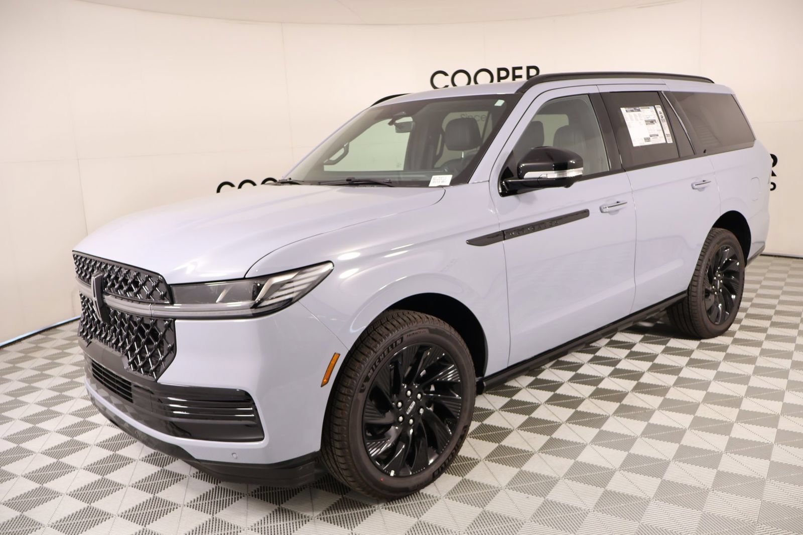 New 2025 Lincoln Navigator Reserve w/ Jet Appearance Package AWD/4WD image 11