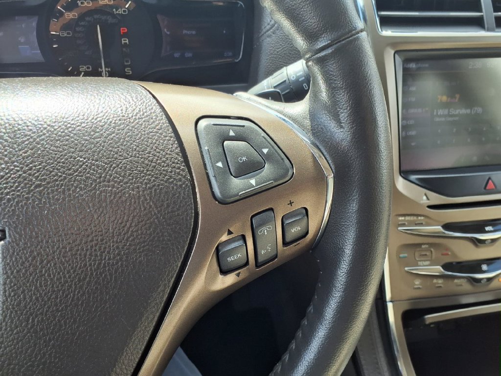 Used 2013 Lincoln MKX FWD image 16