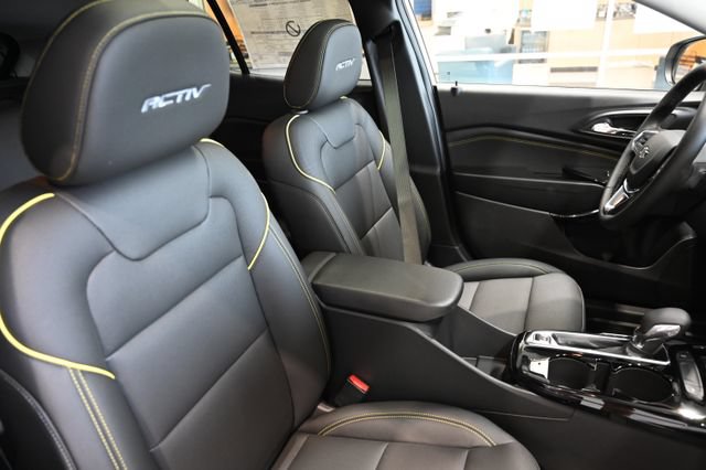 New 2026 Chevrolet Trax ACTIV w/ Sunroof Package FWD image 8