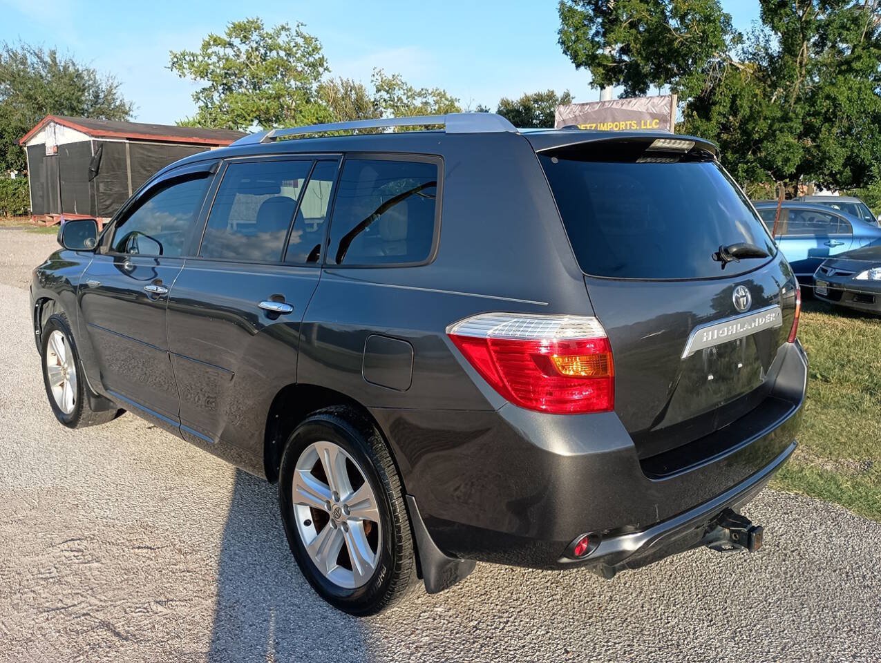 Used 2010 Toyota Highlander Limited w/ Extra Value Pkg 7 FWD image 3