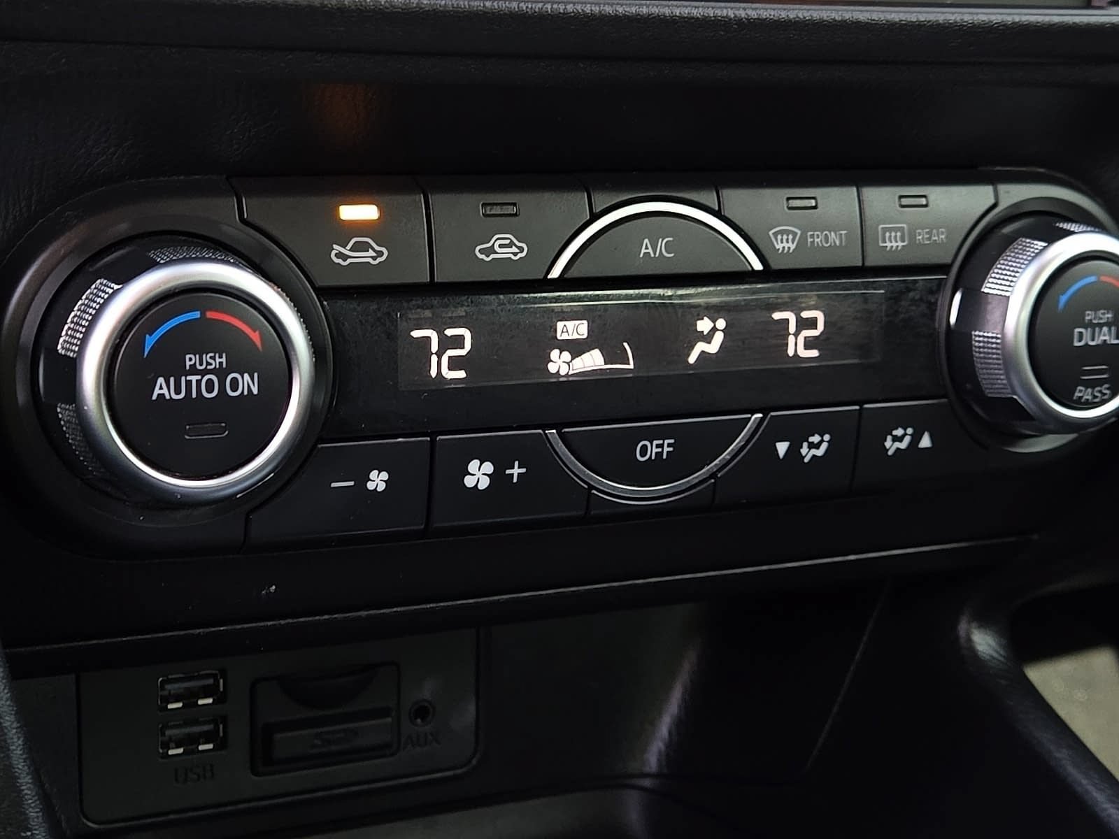 Used 2017 MAZDA MAZDA3 Touring FWD image 16