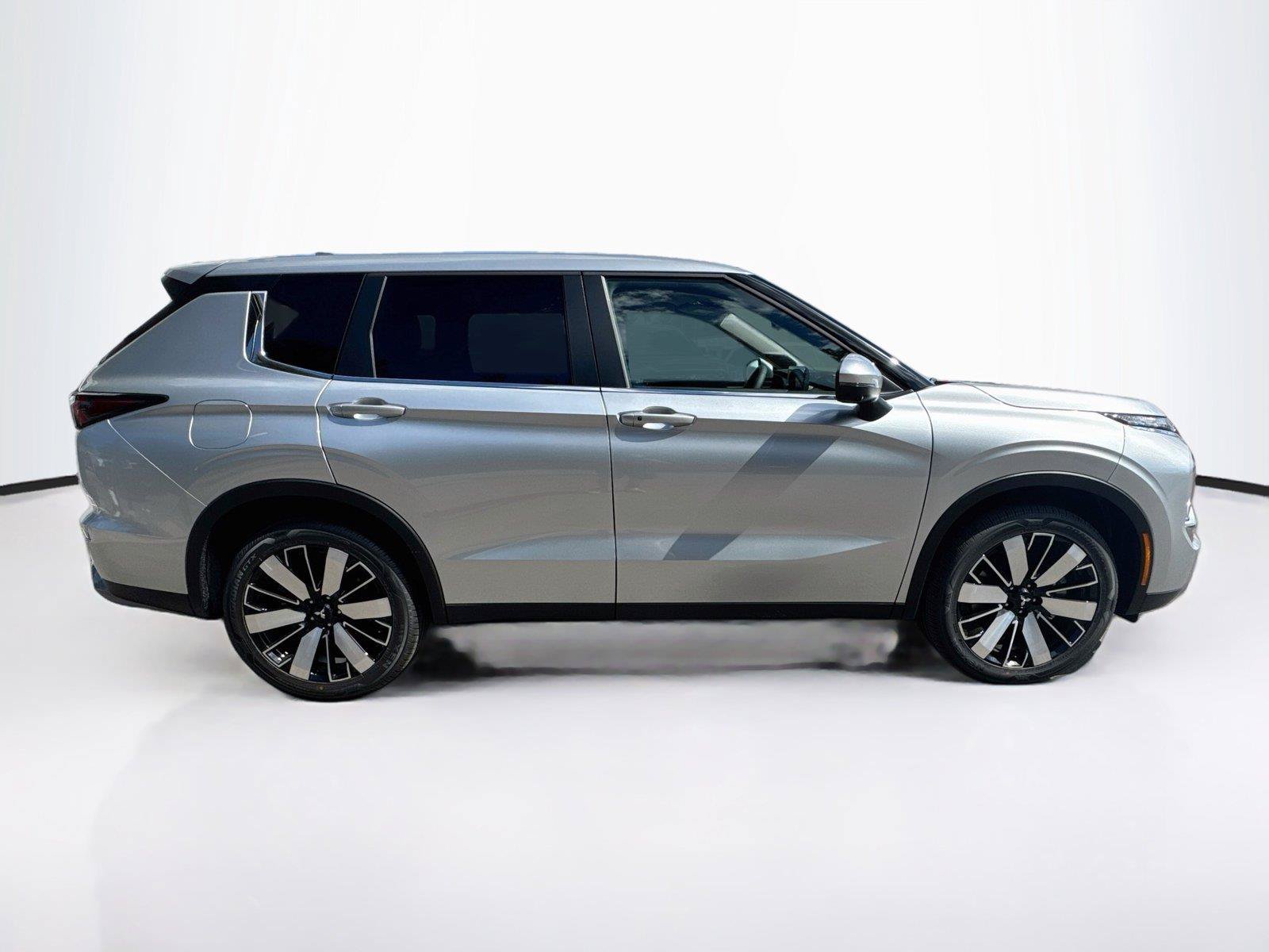 New 2026 Mitsubishi Outlander SE FWD image 6