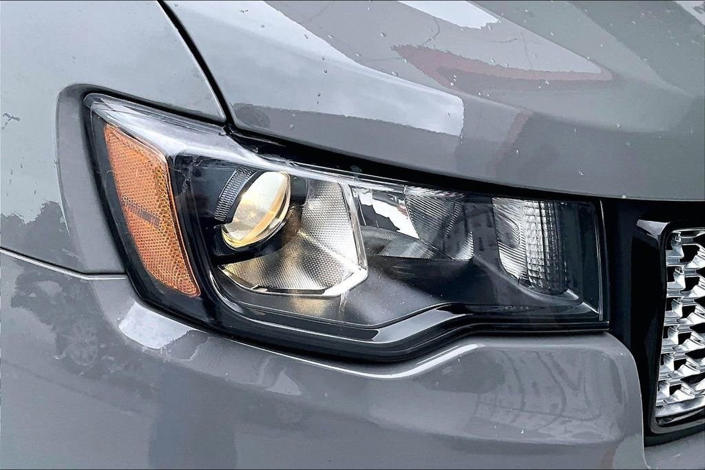 Used 2021 Jeep Grand Cherokee Laredo X AWD/4WD image 31