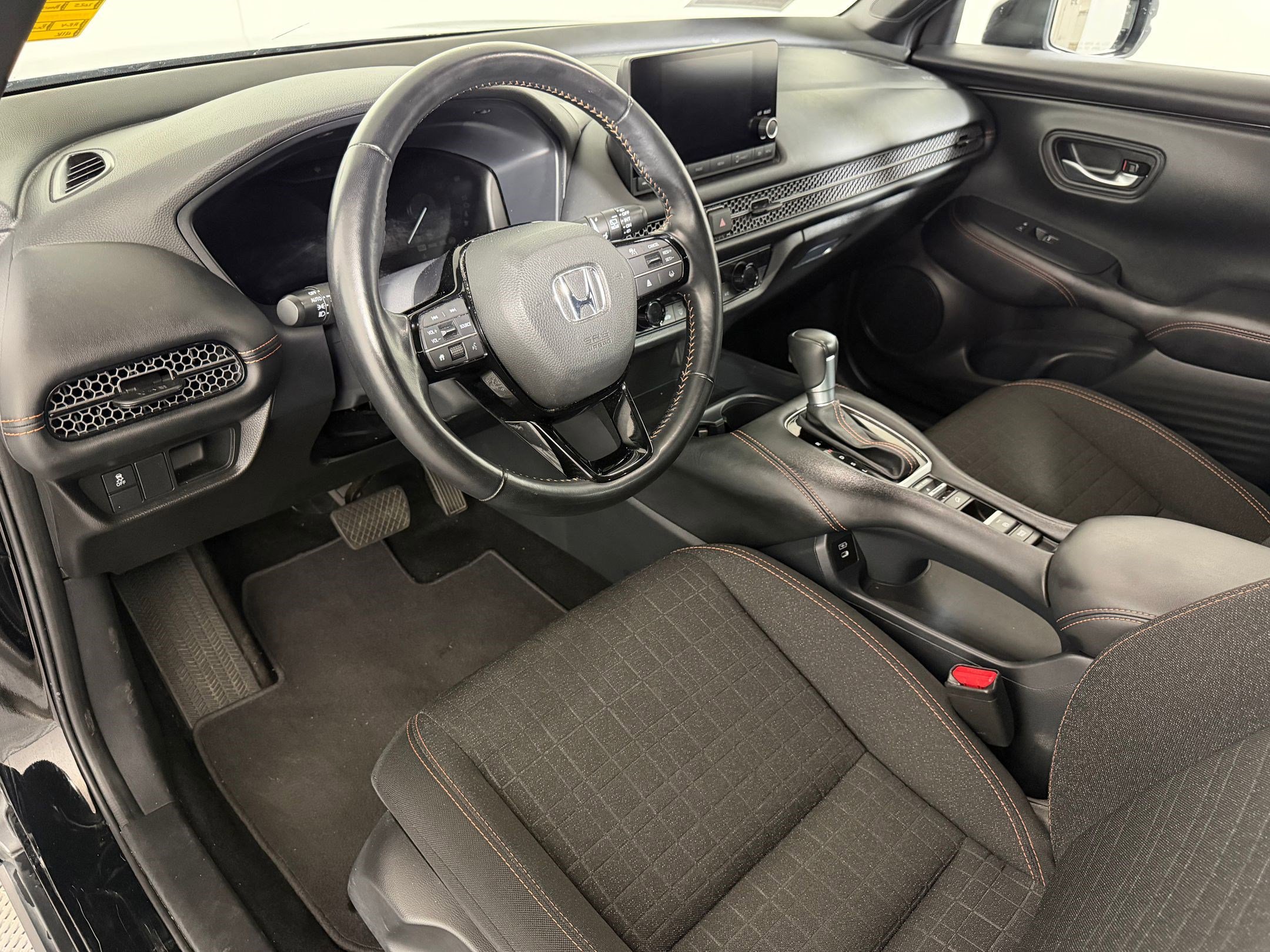 Certified 2025 Honda HR-V Sport image 3