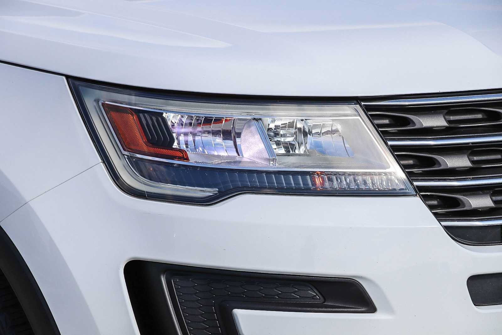 Used 2017 Ford Explorer FWD image 3