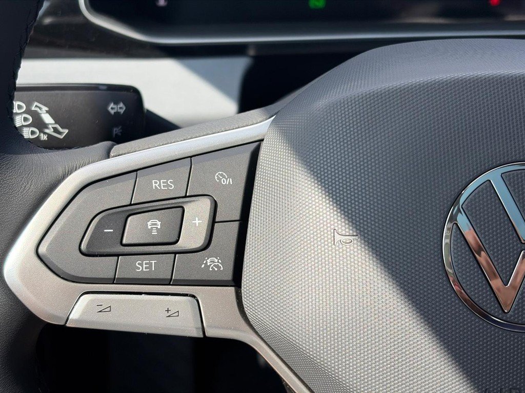 Used 2026 Volkswagen Jetta SE FWD image 23