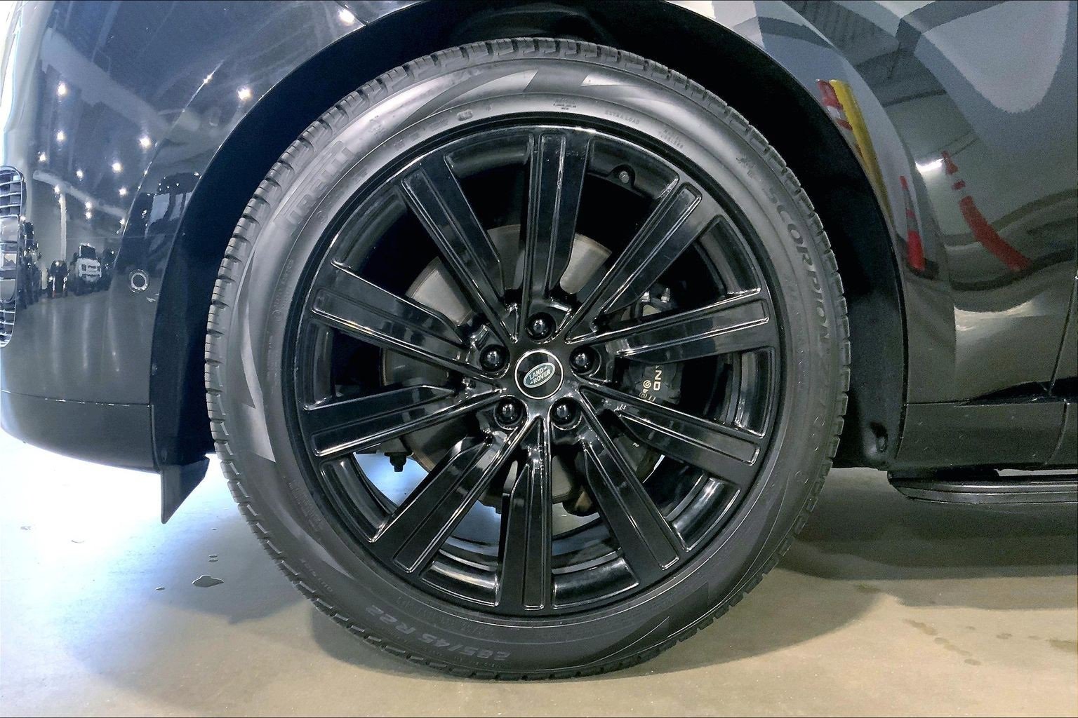 Used 2023 Land Rover Range Rover Long Wheelbase SE image 10