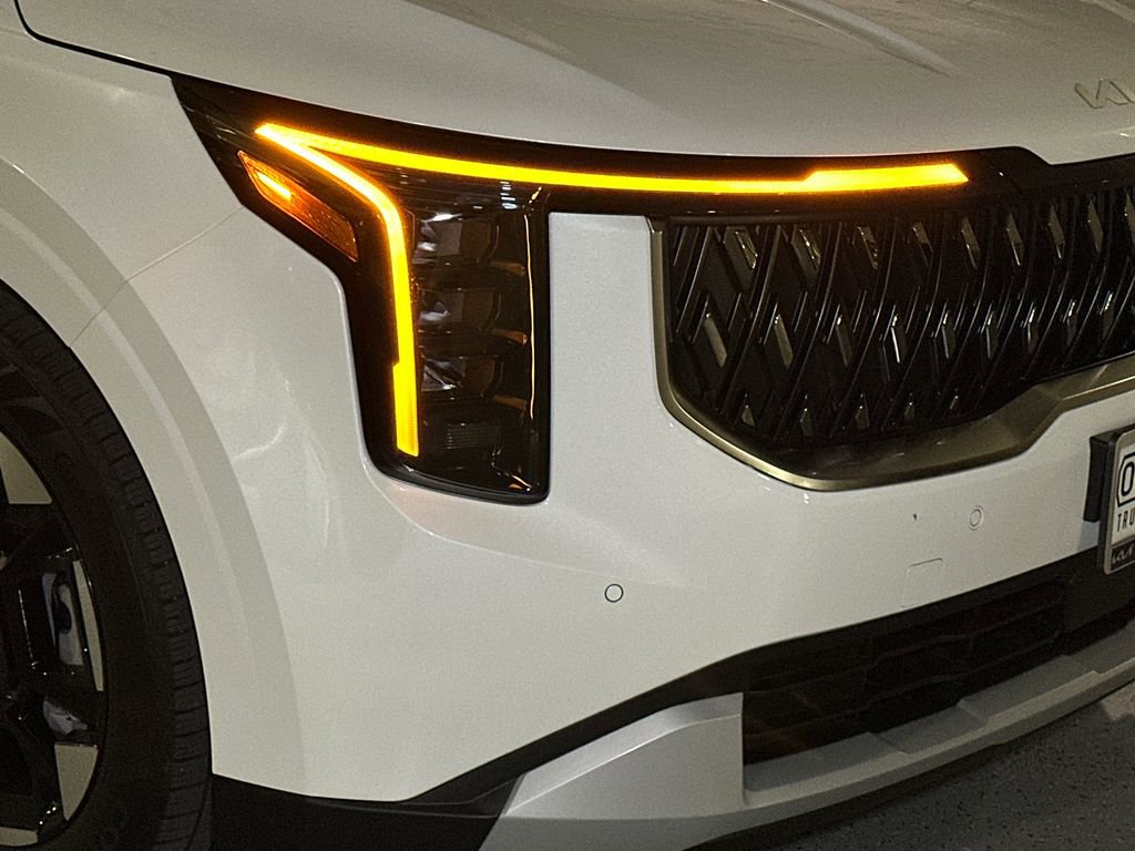 New 2026 Kia Carnival EX FWD image 11