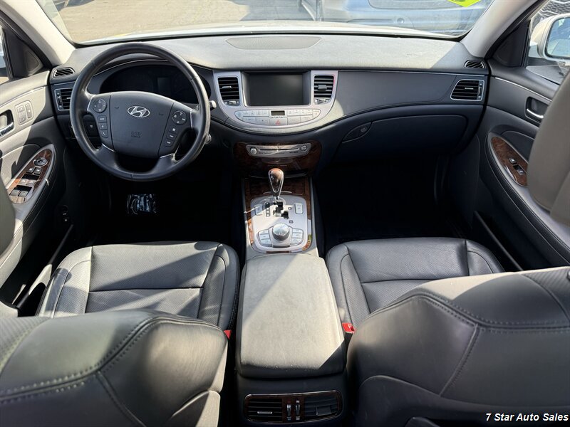 Used 2011 Hyundai Genesis 3.8 w/ Technology Pkg 4 RWD image 11