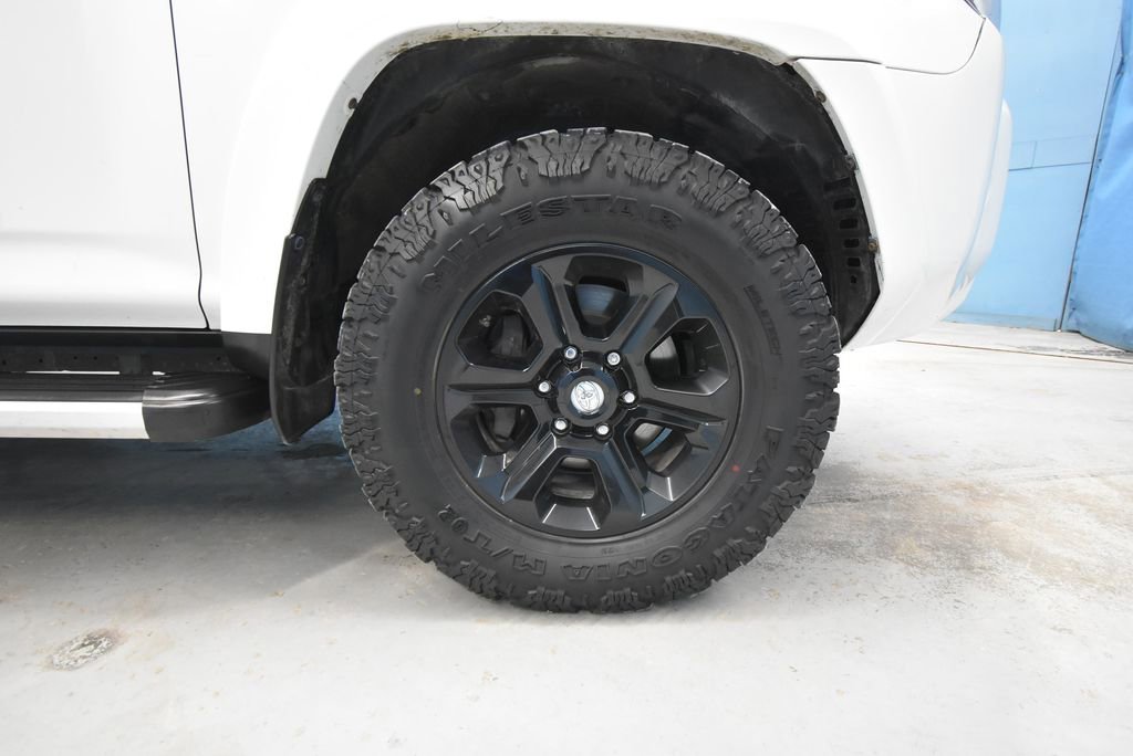 Used 2018 Toyota 4Runner SR5 Premium AWD/4WD image 38