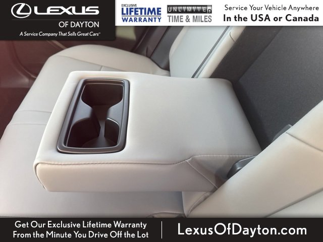 Used 2023 Toyota Venza XLE image 33