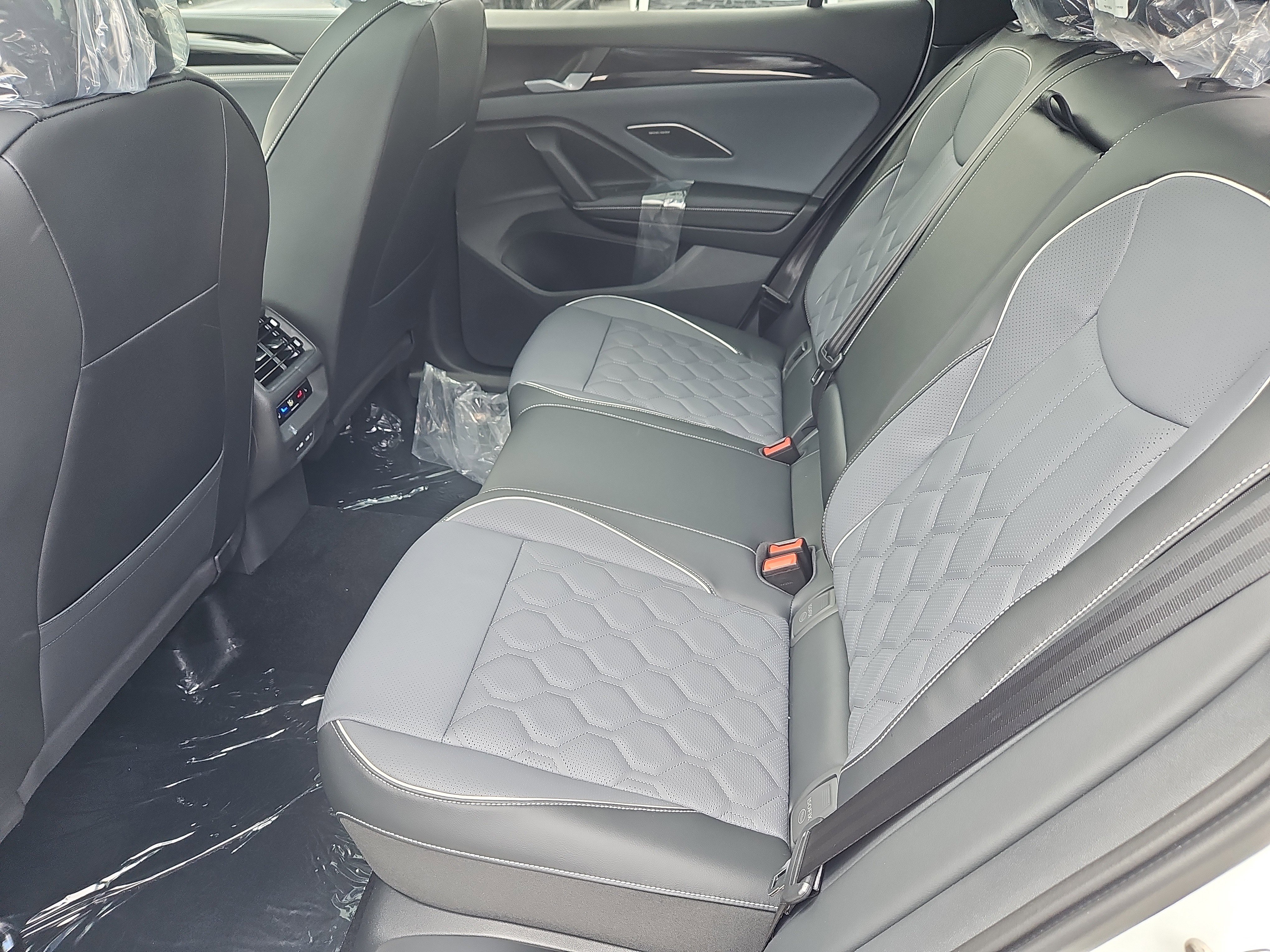 New 2026 Volkswagen Tiguan SEL R-Line image 22