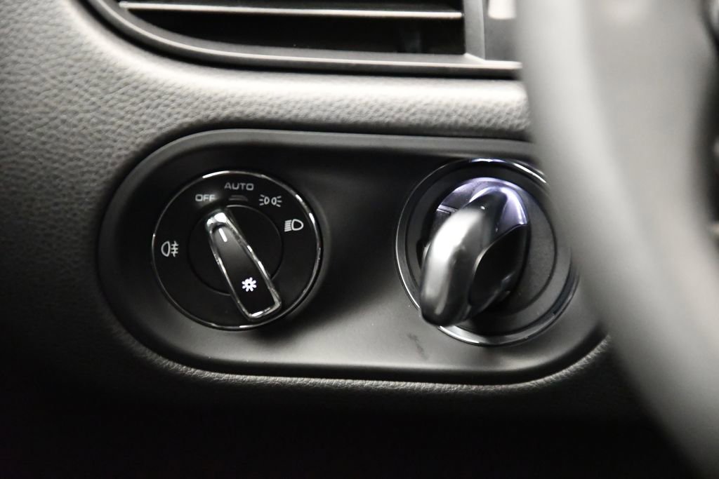 Used 2025 Porsche Macan image 23