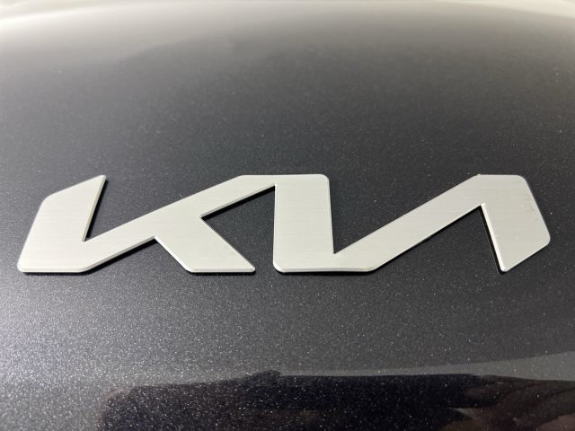 Used 2023 Kia Carnival LX FWD image 30