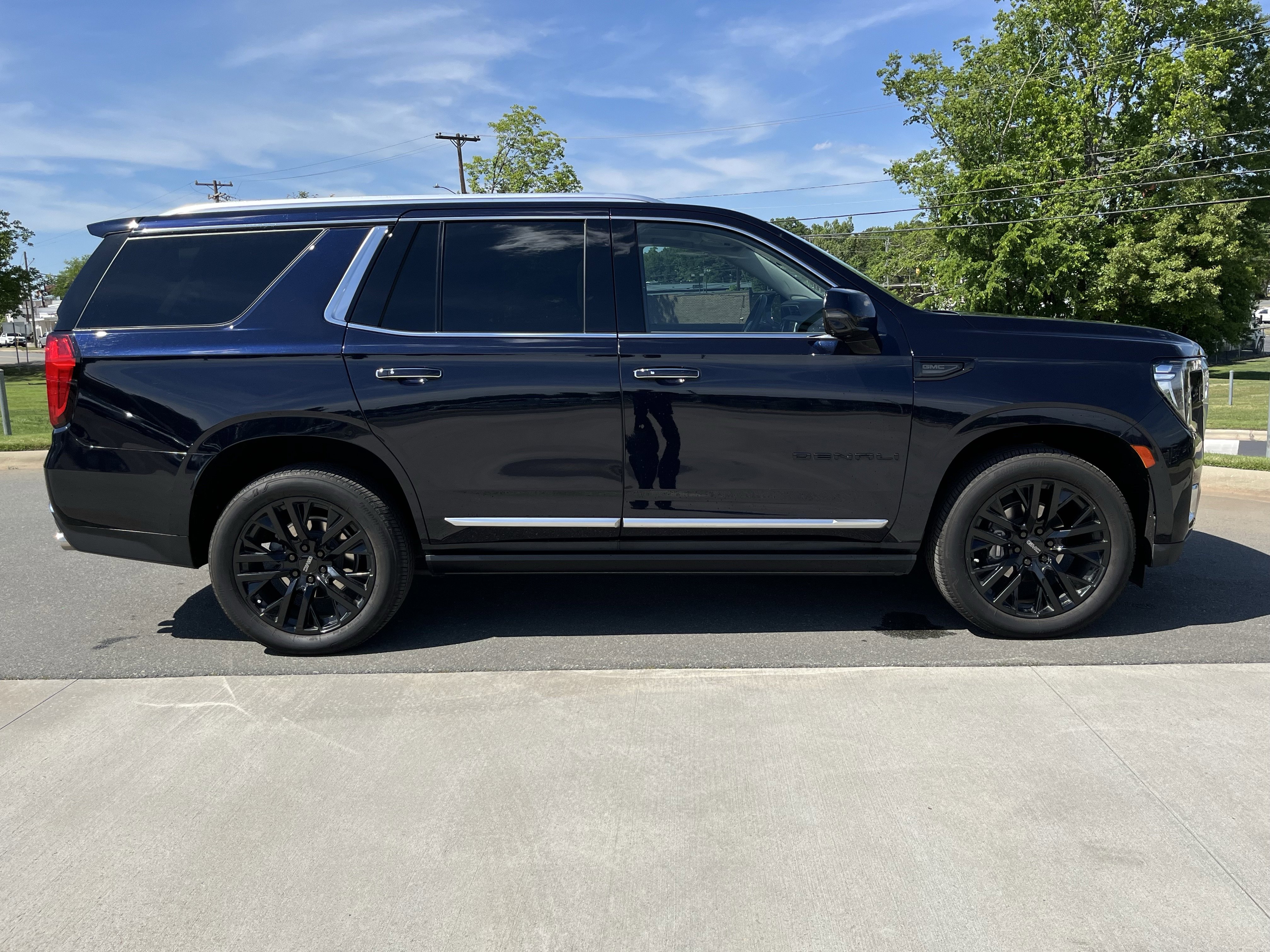 Used 2023 GMC Yukon Denali AWD/4WD image 11