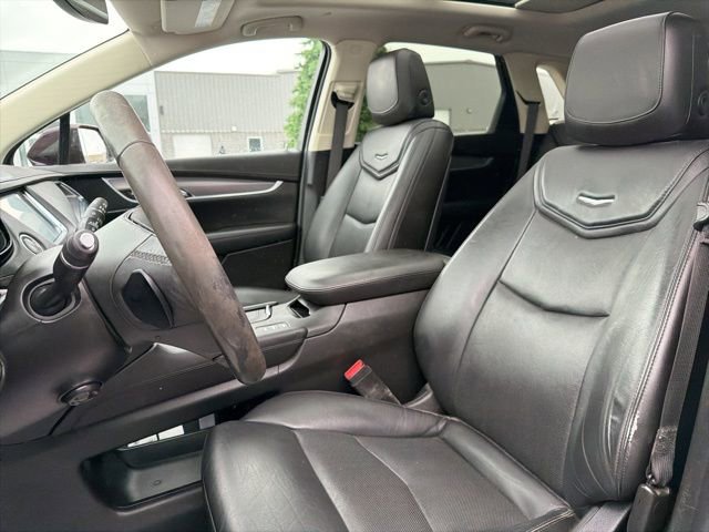 Used 2018 Cadillac XT5 Luxury w/ LPO, Sport Package image 16