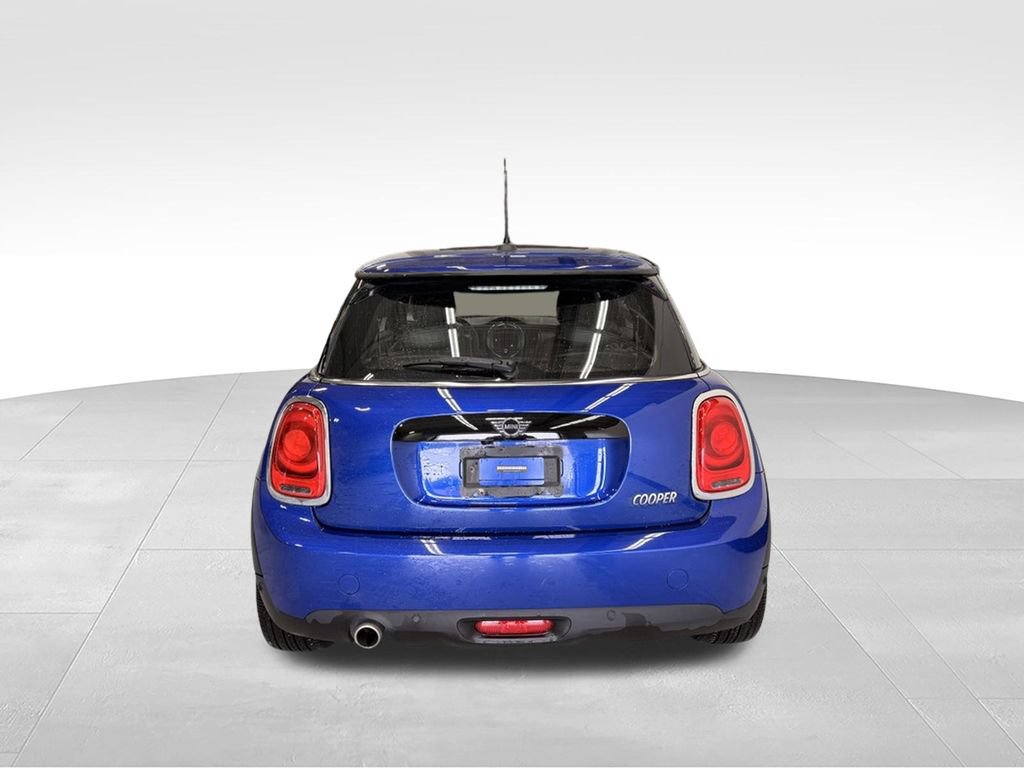 Used 2020 MINI Cooper 2-Door Hardtop FWD image 4