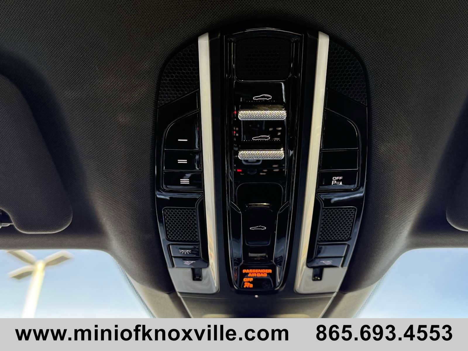 Used 2018 Porsche Panamera 4 image 21