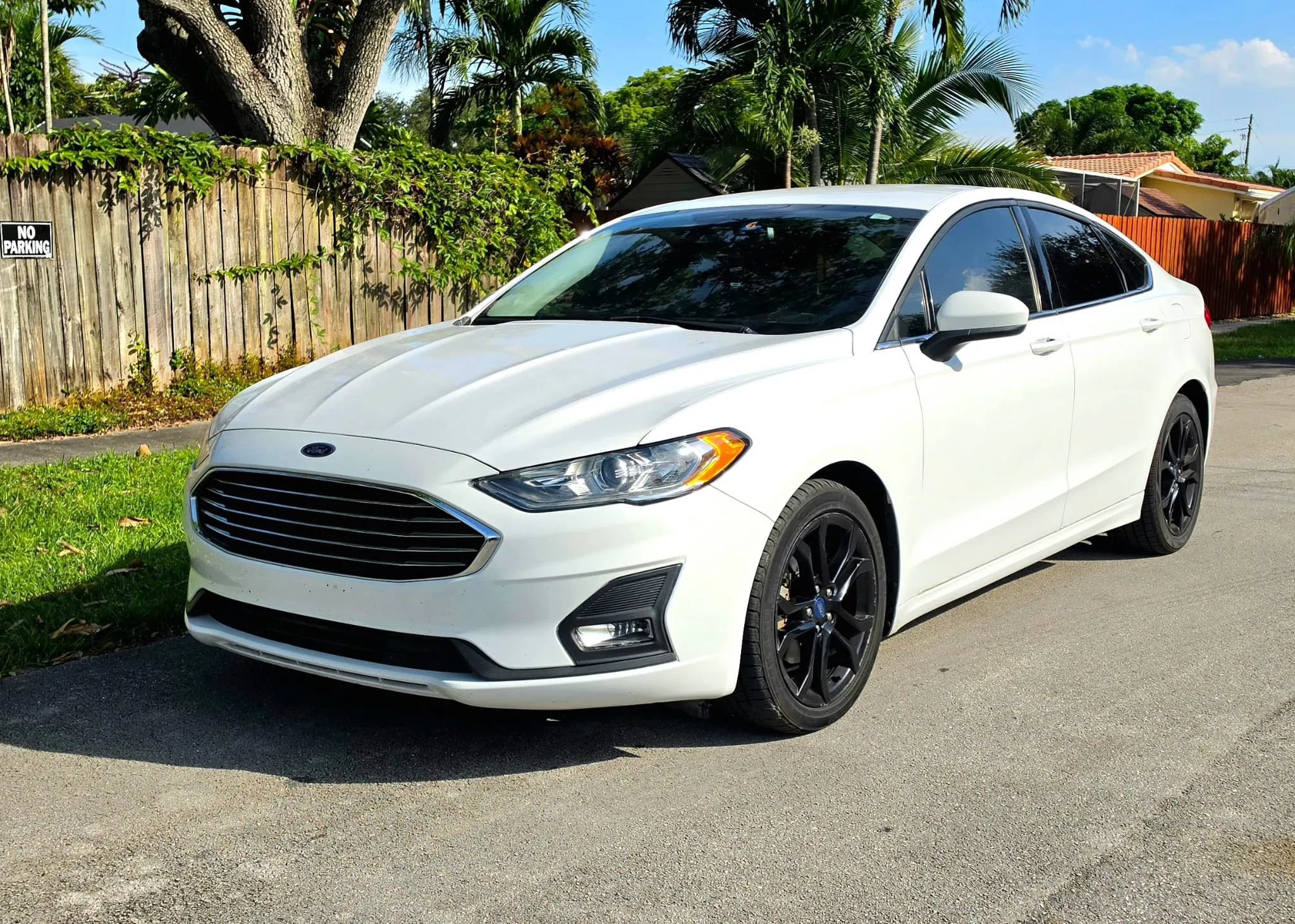 Used 2019 Ford Fusion SE w/ Equipment Group 151A FWD image 1