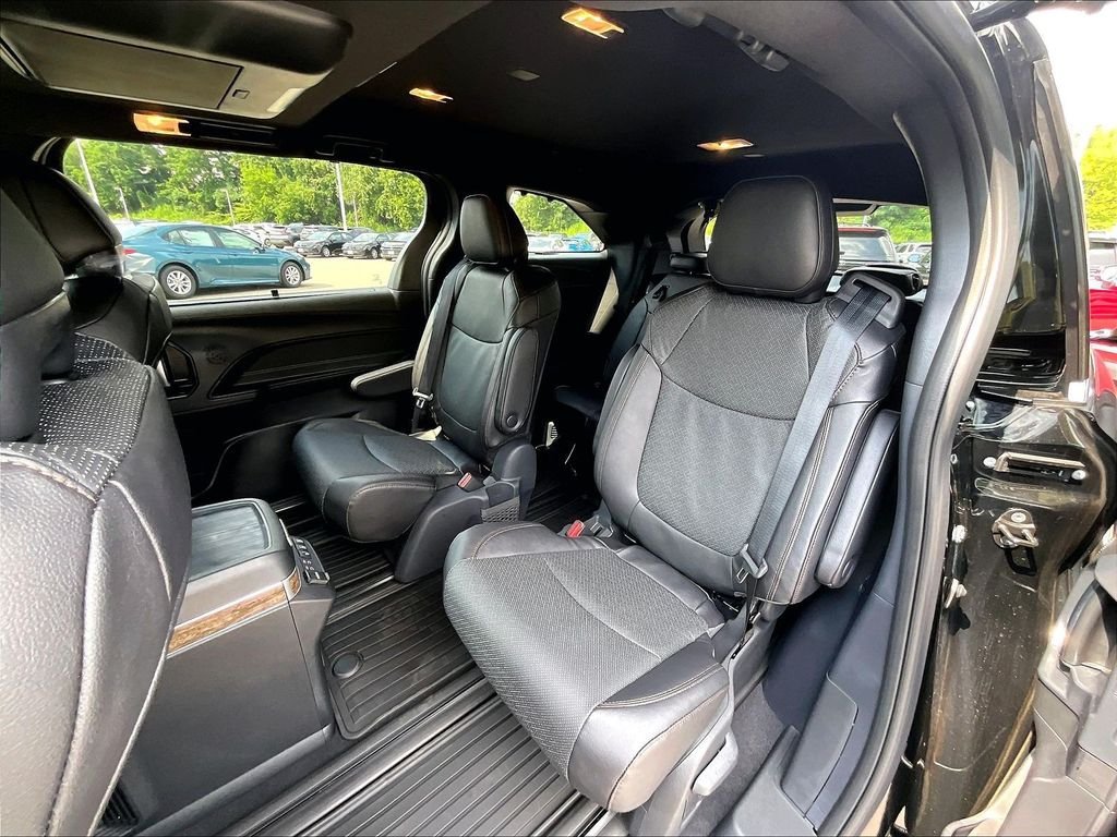 New 2026 Toyota Sienna Platinum AWD/4WD image 15