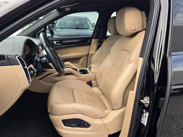 Used 2022 Porsche Cayenne image 11