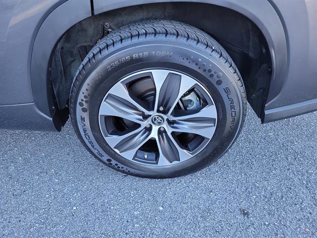 Used 2022 Toyota Highlander XLE image 29