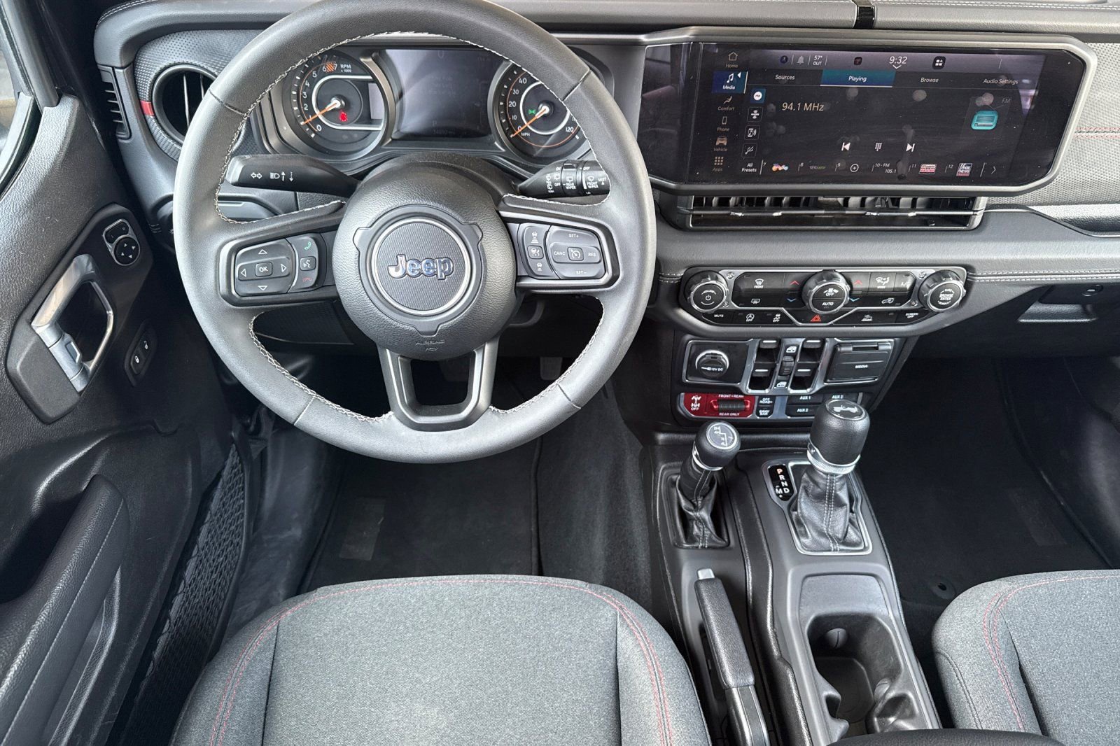 Used 2025 Jeep Wrangler Unlimited Rubicon AWD/4WD image 15