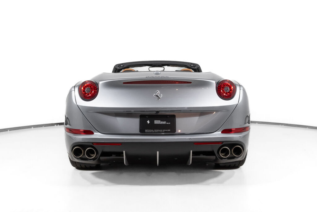 Used 2016 Ferrari California T RWD image 5