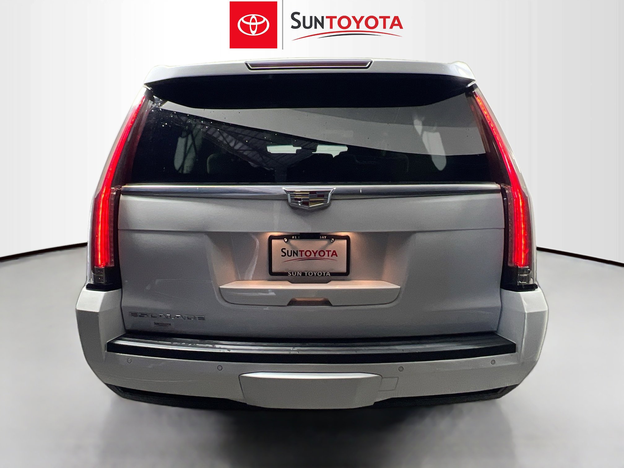 Used 2017 Cadillac Escalade ESV Luxury RWD image 5