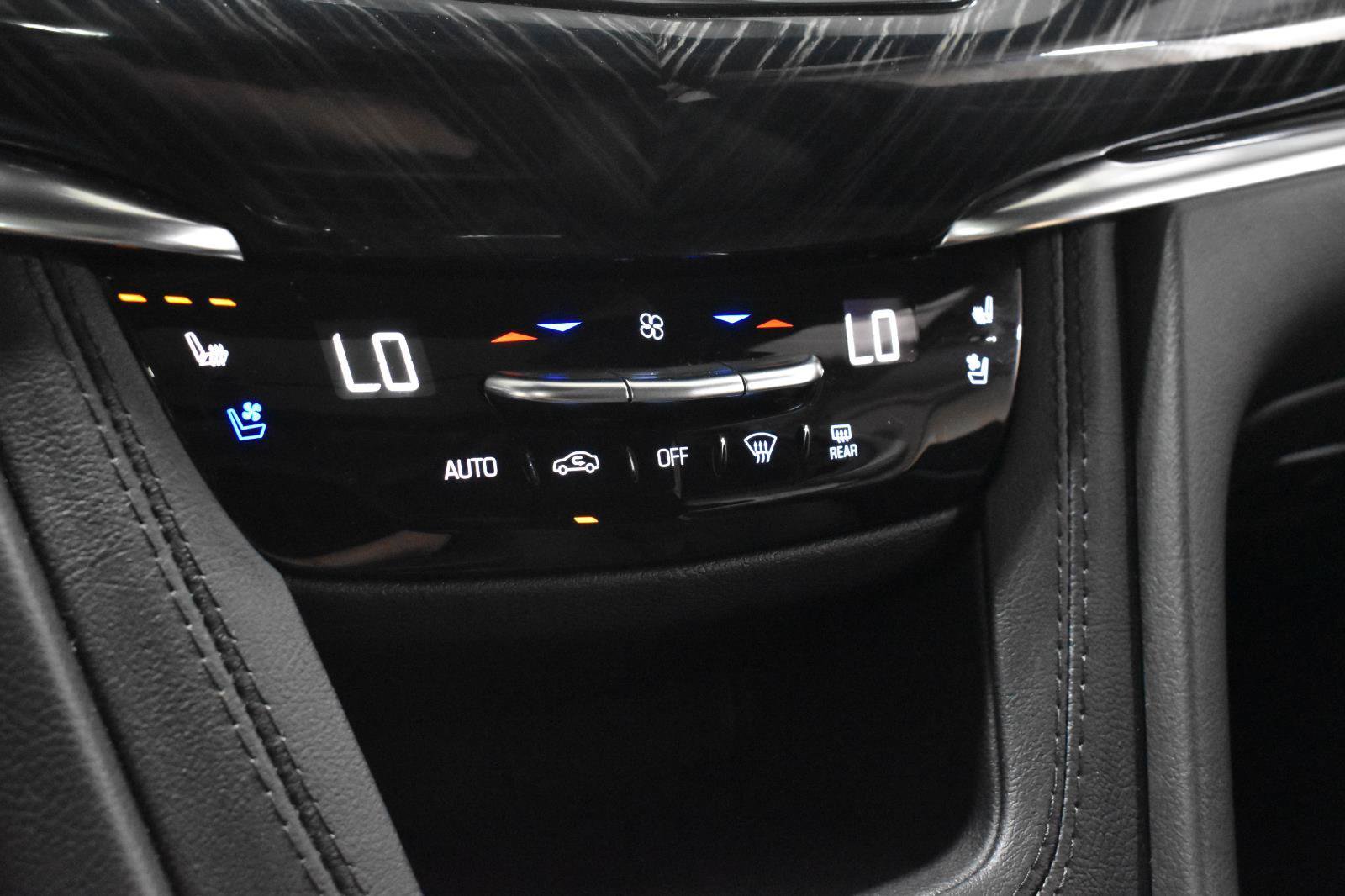 Certified 2024 Cadillac XT6 Premium Luxury FWD image 20
