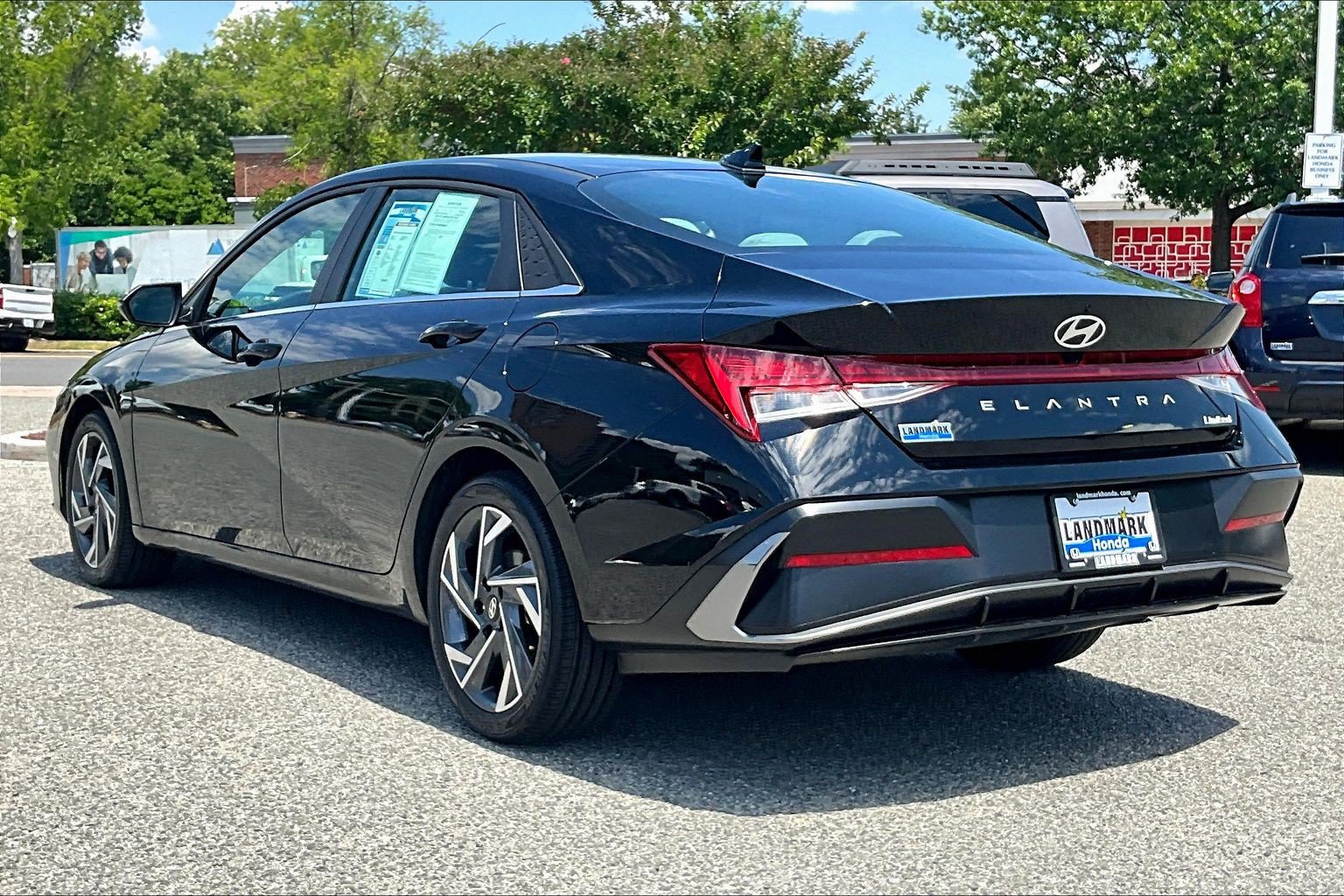 Used 2025 Hyundai Elantra Limited FWD image 12
