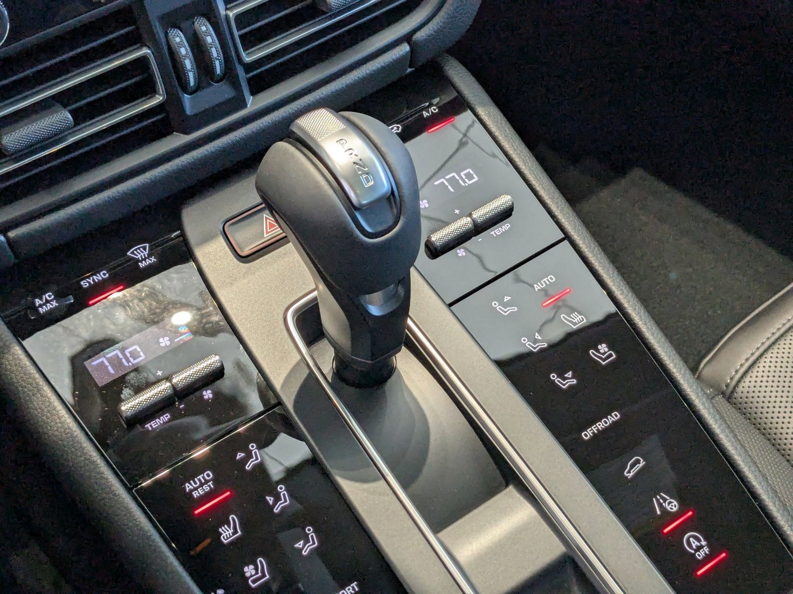 Used 2025 Porsche Macan image 20