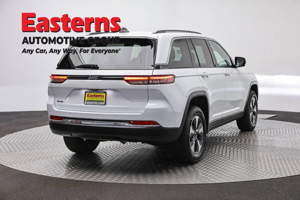 Used 2022 Jeep Grand Cherokee Limited 4xe w/ Luxury Tech Group II AWD/4WD image 5