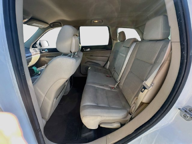 Used 2014 Jeep Grand Cherokee Laredo w/ All Weather Capability Group AWD/4WD image 22
