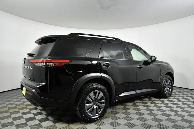 Used 2024 Nissan Pathfinder SV image 10