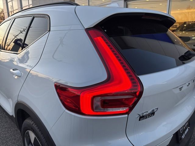 Used 2025 Volvo XC40 B5 Plus AWD/4WD image 11