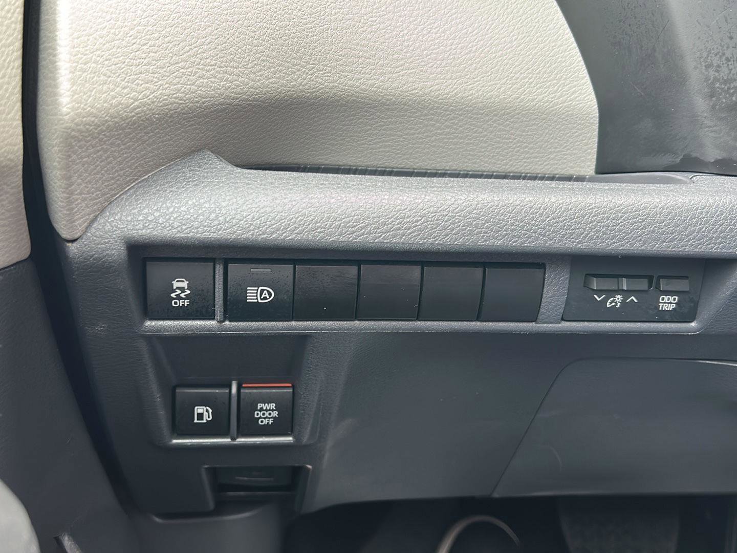 Used 2024 Toyota Sienna XLE FWD image 18