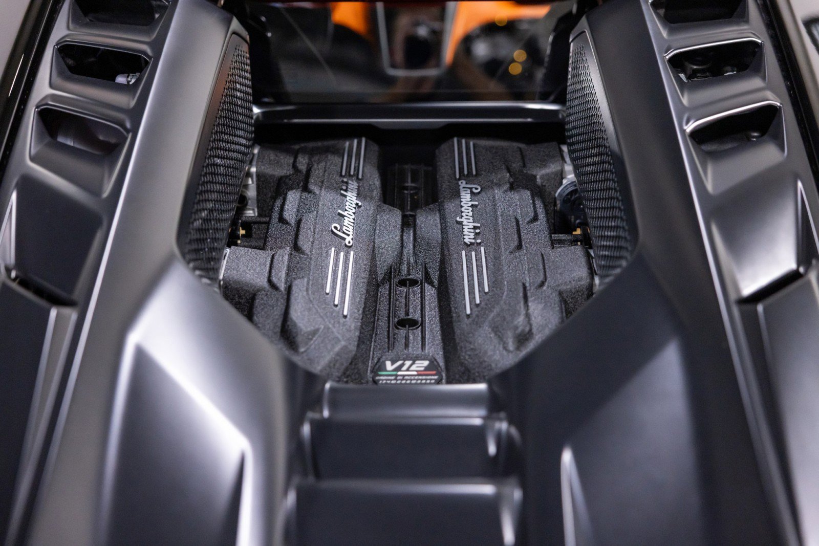 Used 2025 Lamborghini Revuelto image 19