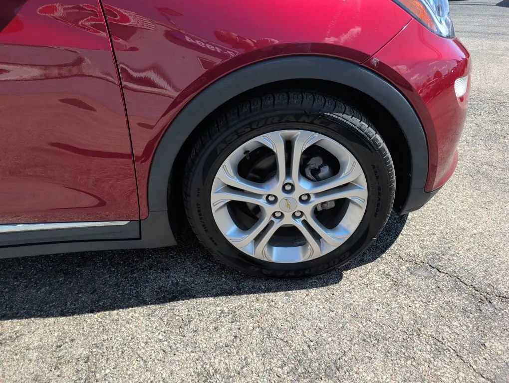 Used 2021 Chevrolet Bolt LT FWD image 23