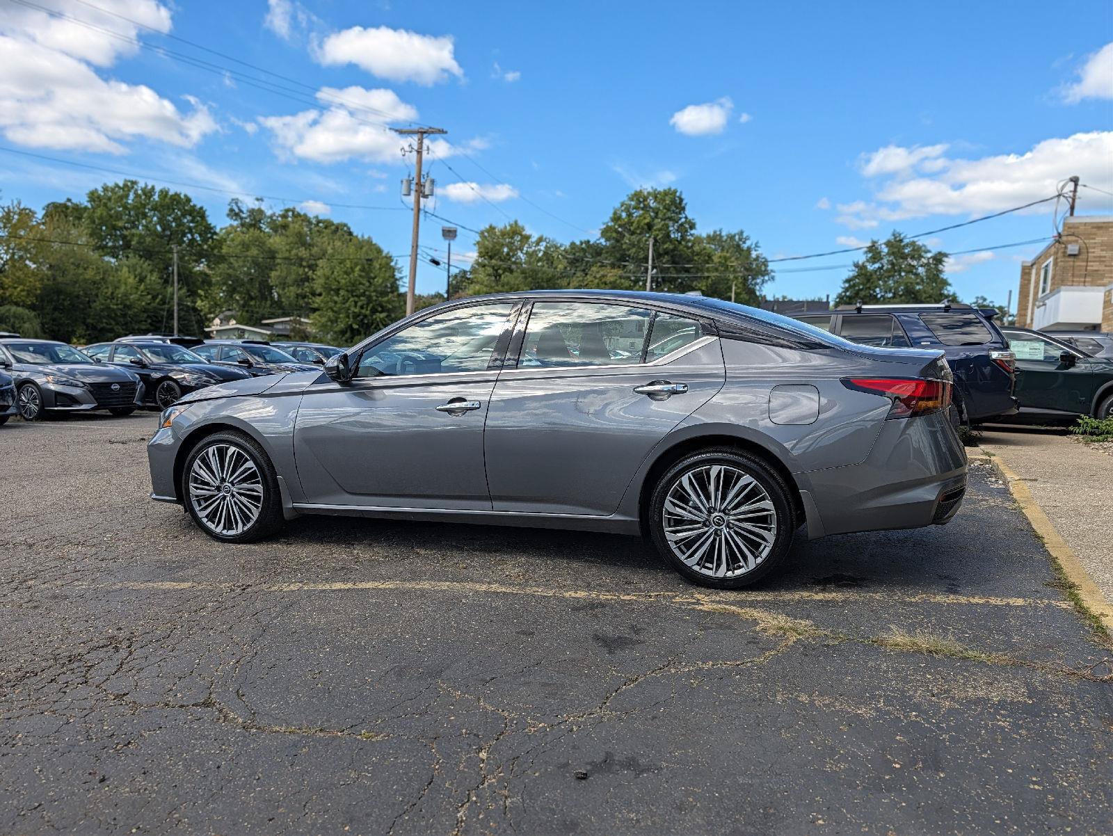 Used 2024 Nissan Altima 2.5 SL AWD/4WD image 9